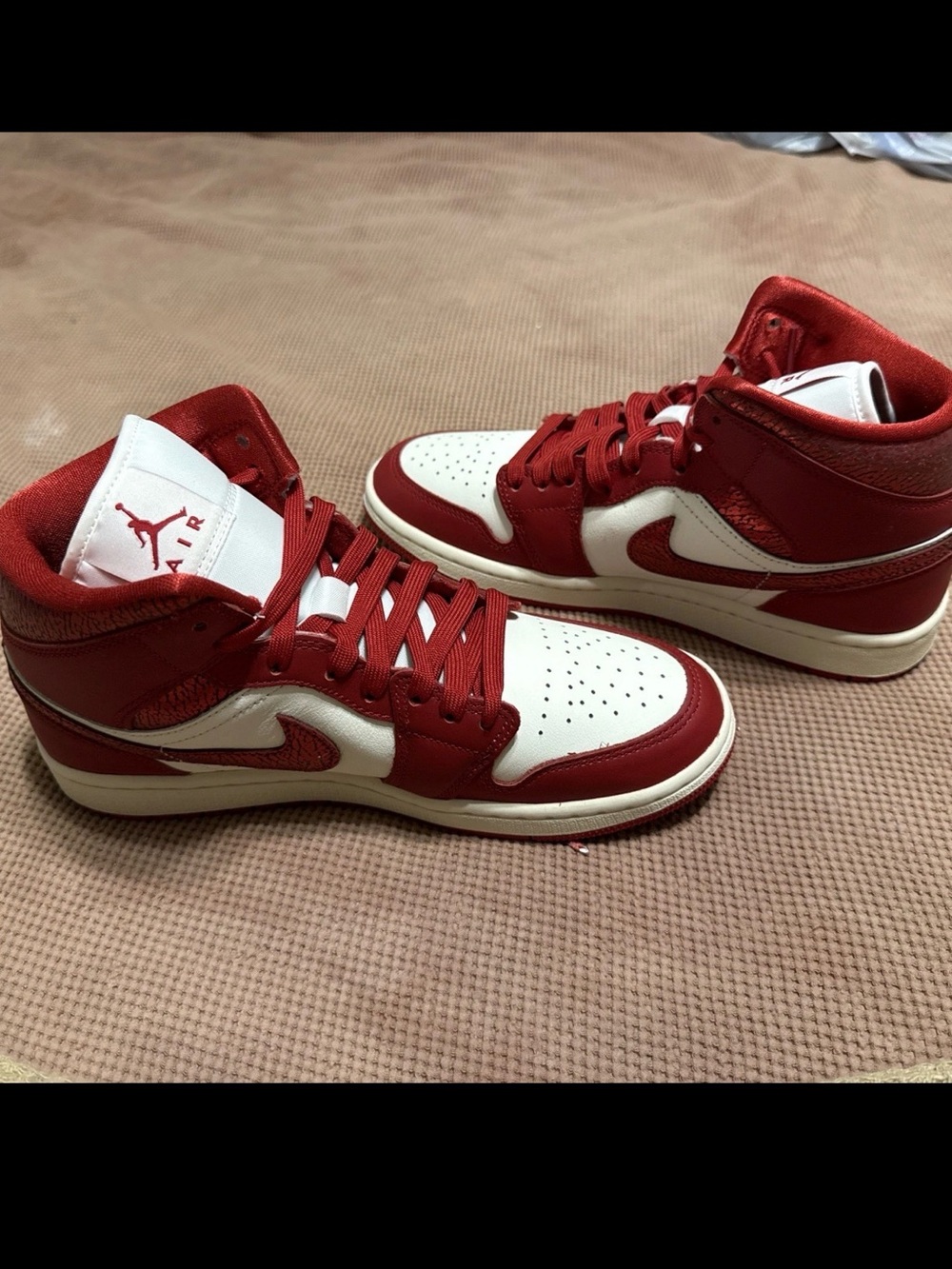 Nike Air Jordan 1 Mid SE Red Cracked Leather Size W8.5 / M7